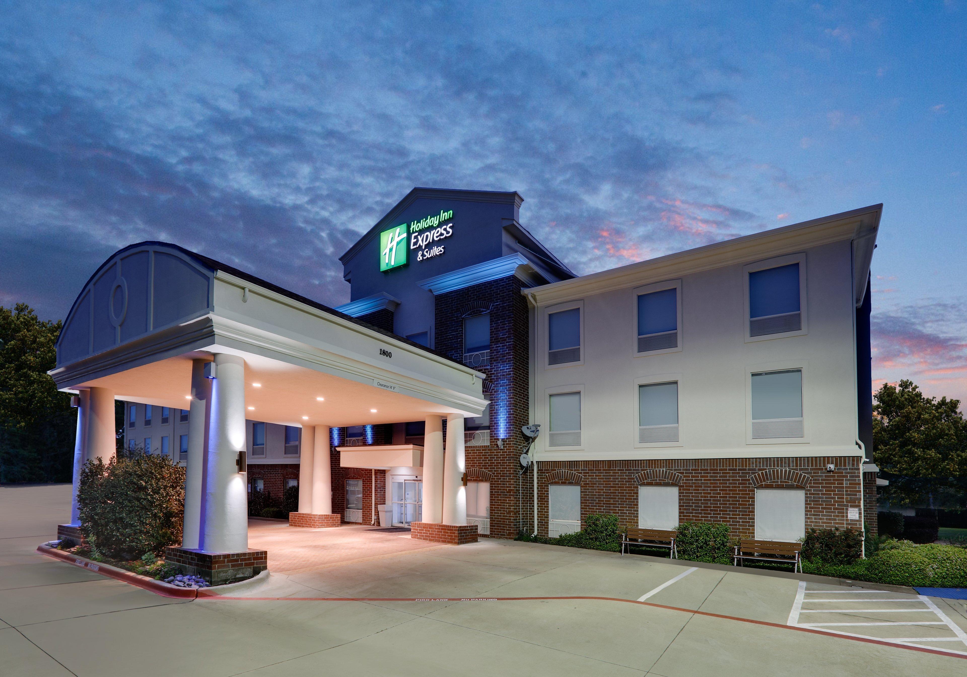Holiday Inn Express Hotel & Suites Cleburne By Ihg Exterior foto